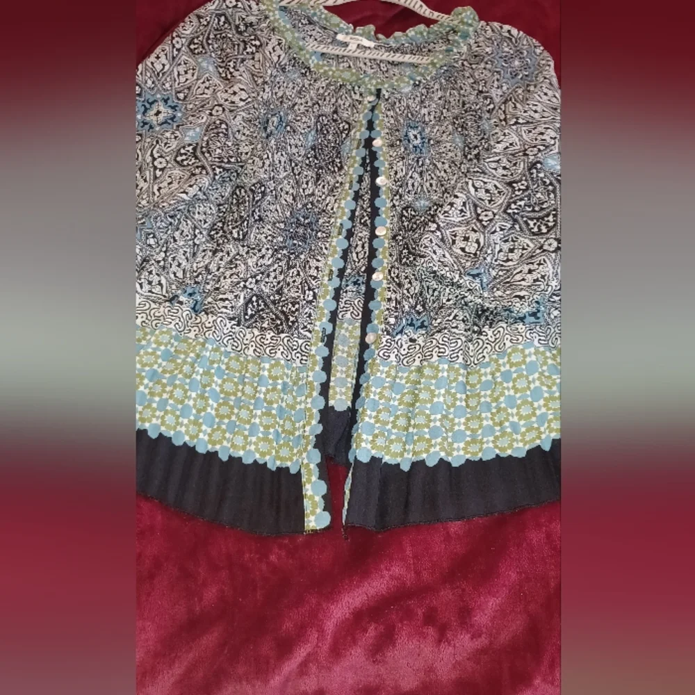 Unique Patterned Blouse - Picture 4 of 8